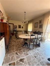 Via Specchi | Ampio e luminoso quadrilocale
