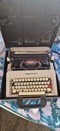 Macchina da scrivere Olivetti 