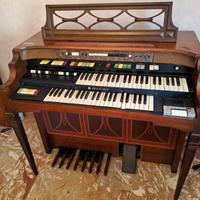 Organo Hammond T-582C del 1979