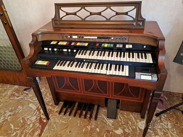 Organo Hammond T-582C del 1979