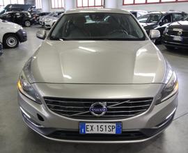 VOLVO V60 D4 Geartronic Summum