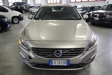 VOLVO V60 D4 Geartronic Summum