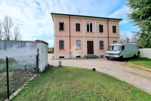 VILLA SINGOLA A BORGO VIRGILIO