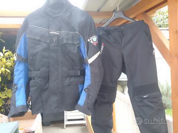 giacca e pantaloni moto con relative prote sfodera