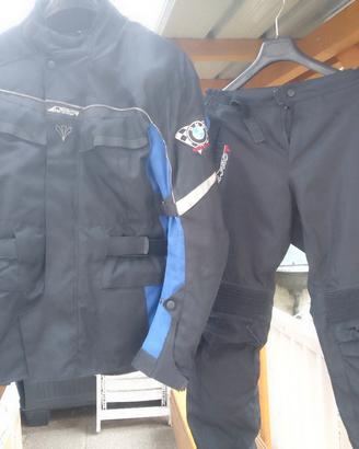 giacca e pantaloni moto con relative prote sfodera