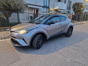 Toyota CHR hybrid versione Trend full optional