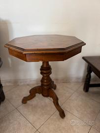 Tavolo ottagonale intarsiato in noce
