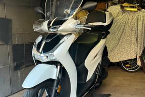Honda SH 125 bianco ABS Sport usato + 2 caschi jet