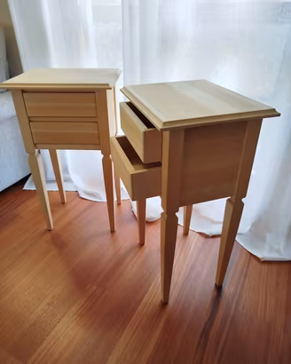 Comodini in legno grezzo