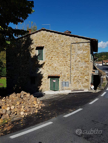 Porzione di terratetto ( Ponte a Poppi, AR )
 in vendita a Firenze