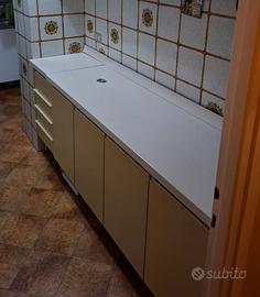 Mobile cucina con piano di lavoro
