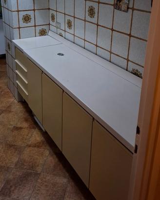 Mobile cucina con piano di lavoro