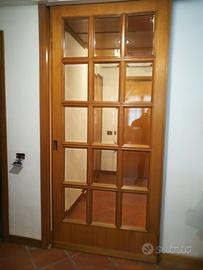 Porta scorrevole a vetro in legno