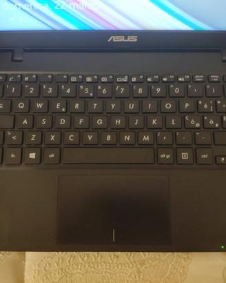 Notebook ASUS F200MA + omaggi 25 euro