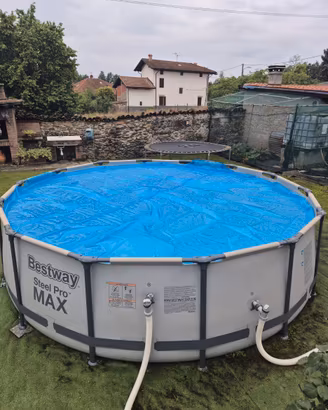 piscina usata con pompa