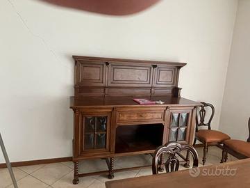 Credenza più tavolo e lampadario