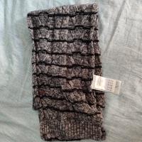 Sciarpa nera e grigia