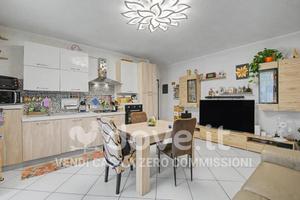 Appartamento di 93 m² con 4 locali e box auto a Sa