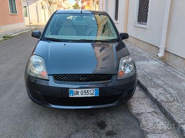 Ford Fiesta 1.2 16 valvole 75 CV 5 porte
