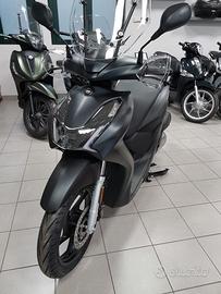 Qj Motor SQ200 con bauletto e parabrezza