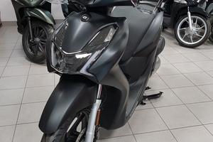Qj Motor SQ200 con bauletto e parabrezza