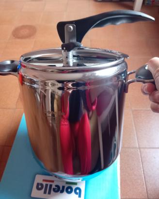 Pentola a pressione NUOVA