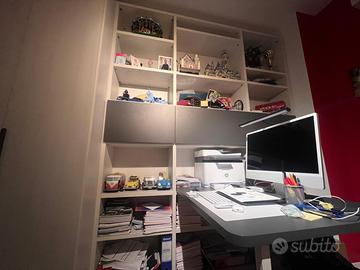 Parete attrezzata con scrivania