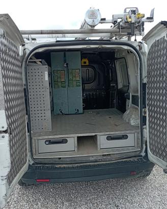 Allestimento officina mobile 