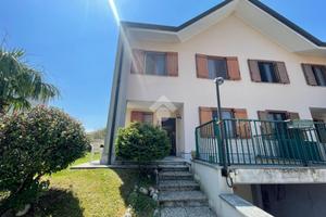 VILLA A SCHIERA A ROVELLASCA
