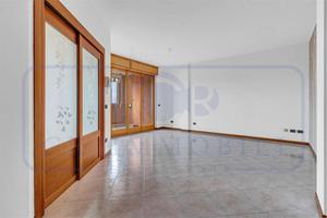 TRILOCALE CON TERRAZZINO BOX E POSTO AUTO