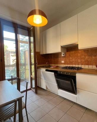 Camere in appartamento completamente ristrutturato