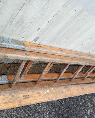 scale in legno all'italiana. 