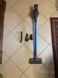 Dyson V7