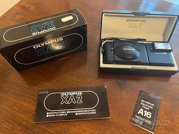 Macchina fotografica OLYMPUS XA2 con Flash