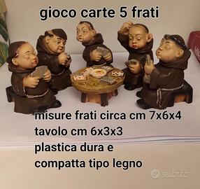 5 FRATI GIOCANO A CARTE 