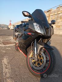 Aprilia RSV 1000 r 