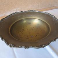 Centrotavola antico  ottone bordi decorati arredo