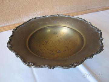 Centrotavola antico  ottone bordi decorati arredo
