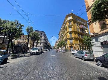 4 LOCALI A NAPOLI