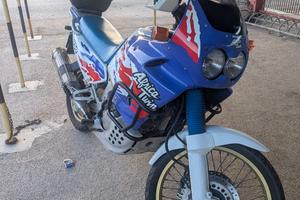 Africa twin 750 RD07  Asi