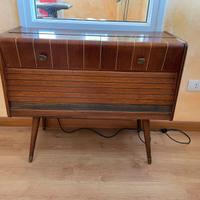 Mobile radio e giradischi Magnadyne anni ‘50