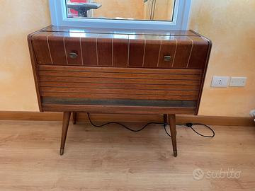 Mobile radio e giradischi Magnadyne anni ‘50