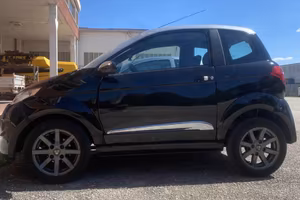 Macchina Ciclomotore AIXAM 50cc Nera, patente AM