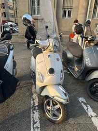 Vespa lx 150 Bianca