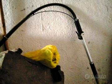 Braccio scuotitore per decespugliatore