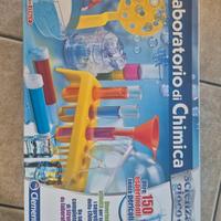 Laboratorio di chimica per ragazzi