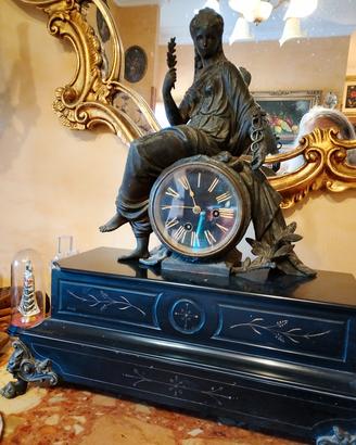 Antico orologio da camino 