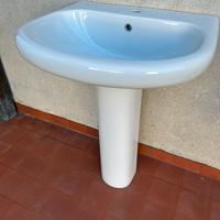 Lavandino bagno con colonna