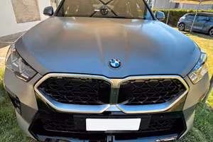 Bmw X2 18d Msport Pro grigio opaco Pinze blue