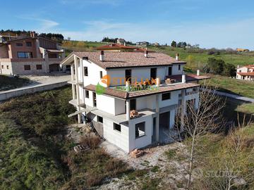 Villa Bifamiliare, Contrada Coste di Oratino - ...